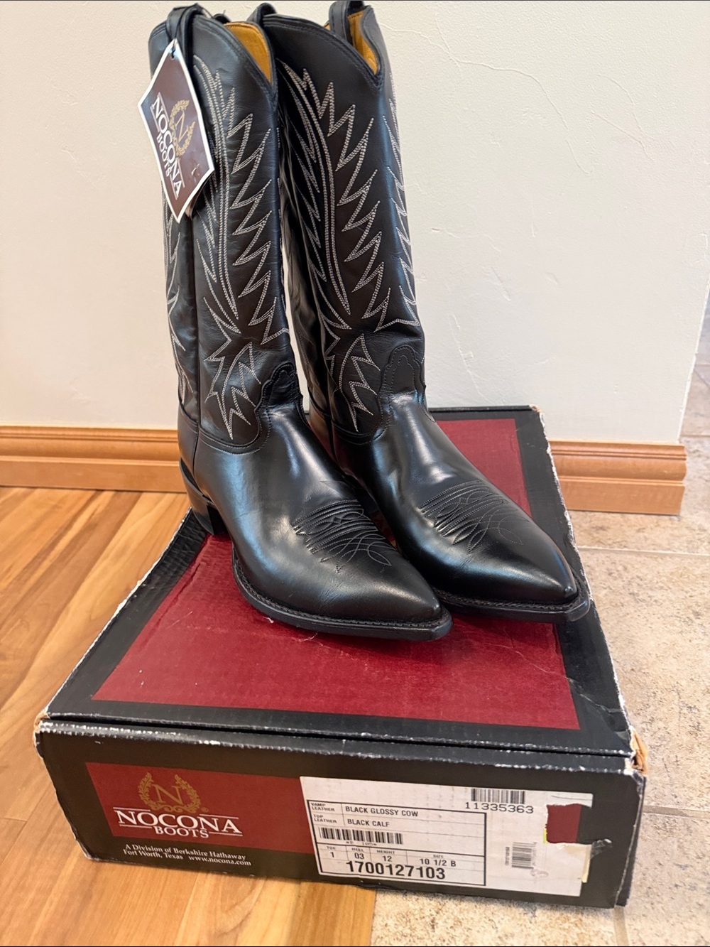 Vintage Nocona Black Glossy Leather Cowboy Boots Size 10.5 B